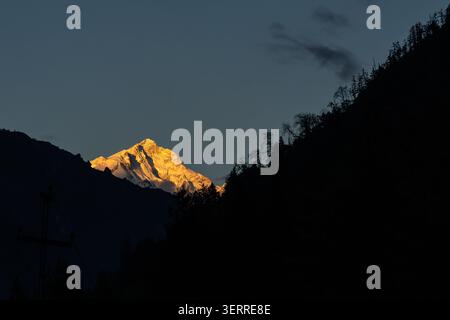 Sunset light on Manaslu peak above the forested Marsyangdi Valley near Chame, Annapurna Circuit trek, Nepal Stock Photo