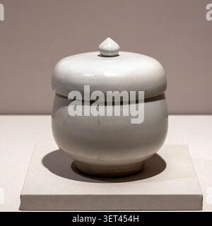 White Porcelain Covered Box, made during the 16th century Joseon Dynasty, on display at Gyeonggi Ceramic Museum in Gwangju, South Korea. Stock Photo