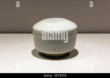 White Porcelain Covered Box, made during the 18th century Joseon Dynasty, on display at Gyeonggi Ceramic Museum in Gwangju, South Korea Stock Photo