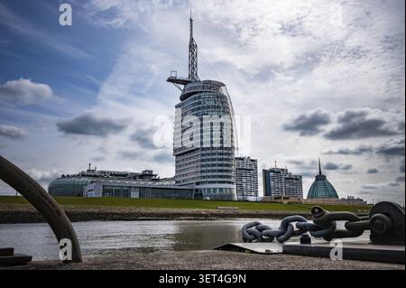 Modern tower at the harbor against a dramatic sky with thick clouds, photo of the Atlantic Hotel with parts of the shopping center and the climate hou Stock Photo
