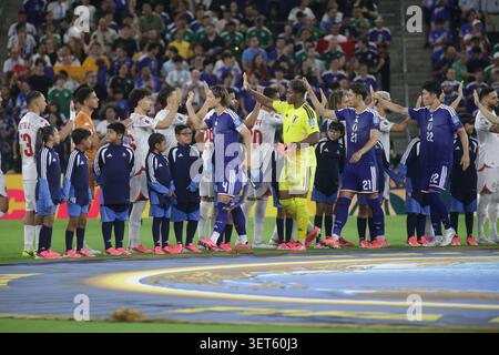 players-of-japan-an-tunisia-national-teams-in-the-the-pre-match