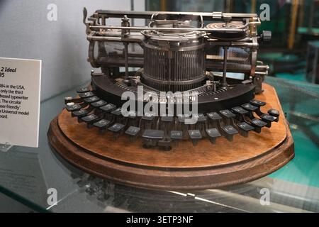 A vintage Hammond No. 2 Ideal typewriter with a circular keyboard displayed on a wooden base in the USA. Stock Photo