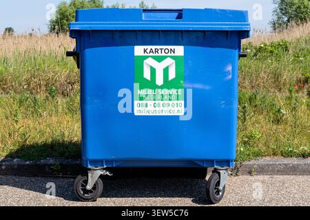 Milieu Service Nederland cardboard recycling container Stock Photo