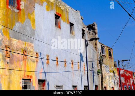 Atlixco, Puebla, Mexico – February 2, 2026: Crumbling Wall With Faded Esperanza Lettering Stock Photo