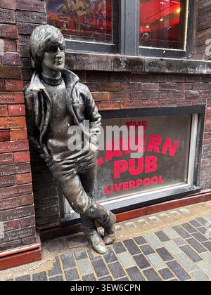 Bronze John Lennon statue leaning against a brick wall at The Cavern Pub, Liverpool, UK. Stock Photo