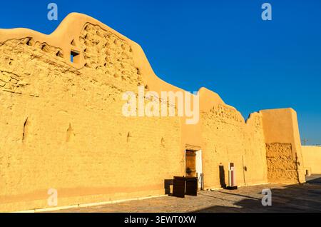 Traditional mud brick walls of At Turaif historic district in Diriyah, Saudi Arabia, under a clear blue sky. Stock Photo