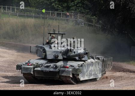 Explosive reactive armour hi-res stock photography and images - Alamy