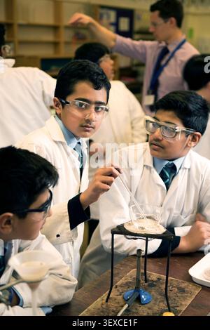 A Year 7 General Science class at Manchester Grammar School. Stock Photo