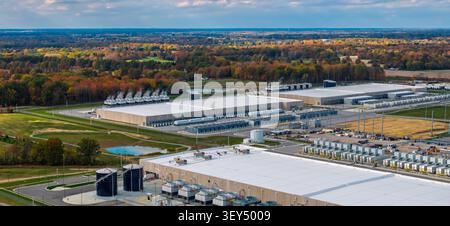 Aerial view showing a massive data center processing information and supporting cloud computing Stock Photo