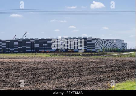 Modern data center building with 400 million square feet for artificial intelligence operations located in Hutto, Texas near Austin. Stock Photo