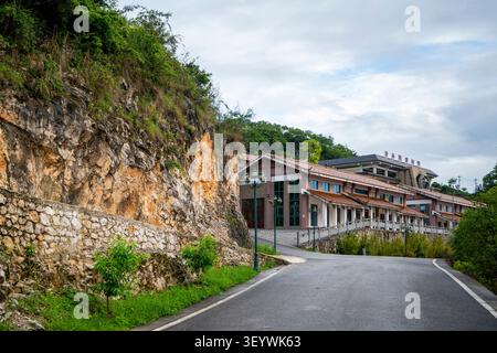 Traditional Yazhou Pottery Kiln and Ceramic Workshop in Pingtang, Guizhou, China Stock Photo