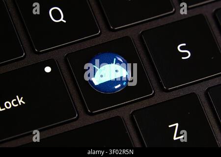 DALLAS, TX, USA - FEBRUARY 16, 2024: A close-up photo shows a black keyboard with an Android logo prominently displayed on one of the keys. The keyboa Stock Photo