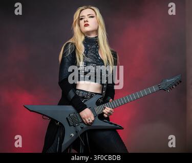Anna Cara playing live with Alice Cooper in June 2026 Stock Photo