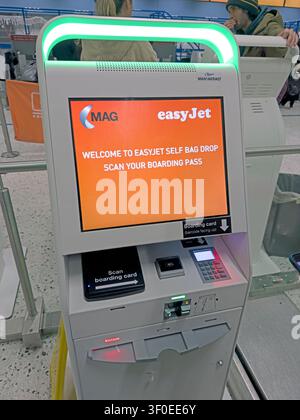 Easyjet airport bag drop check-in for flight Stock Photo