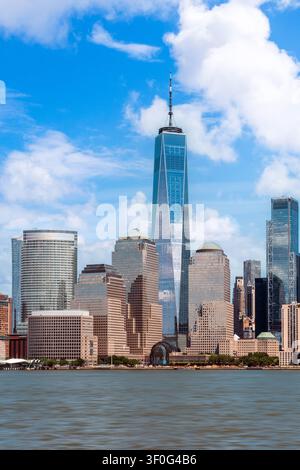 One World Trade Center and the New York City skyline seen across the Hudson River, with Manhattan skyscrapers in Lower Manhattan, New York, USA. Stock Photo