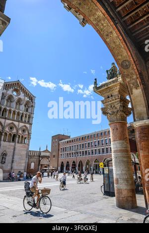 Looking through the arch towards the Piazza della Cattedrale from the The Piazza Municipio in the  center of Ferrara, Emilia-Ro Stock Photo