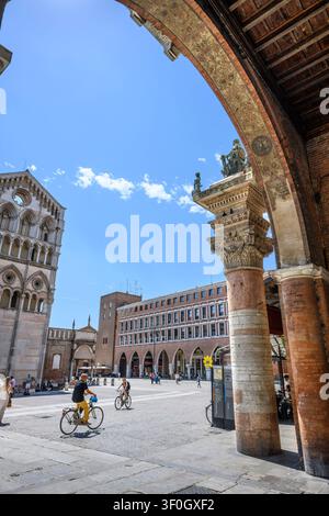 Looking through the arch towards the Piazza della Cattedrale from the The Piazza Municipio in the  center of Ferrara, Emilia-Ro Stock Photo