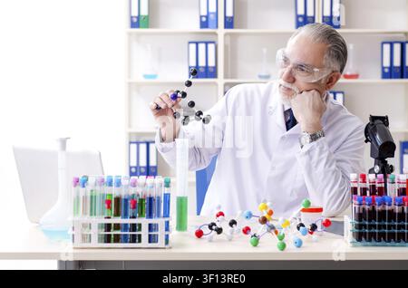 Old male chemist working in the lab Stock Photo