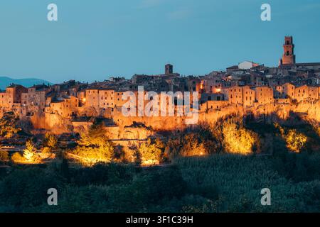 Medieval town of Pitigliano at twilight, Tuscany, Italy Stock Photo