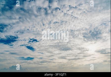 Dramatic Cumulus Clouds Over Open Sky — Soft White and Gray Cloud Formations Against Blue Stock Photo