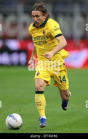 luka-modric-of-ac-milan-during-the-serie-a-match-between-juventus-and