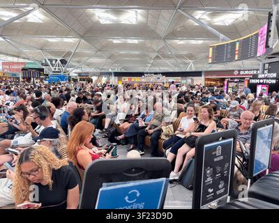 Stansted airport, Essex, UK. 7th July 2026. Stansted departure lounge crowded as the holiday getaway hots up. Hundreds of travellers cram the airport Stock Photo