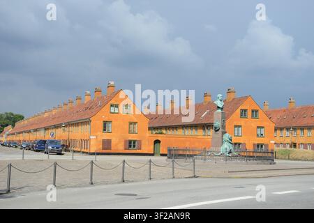 Denmark, Copenhagen Nyboder in Copenhagen is a historic district featuring long rows of distinctive, yellow-painted terraced houses originally commiss Stock Photo