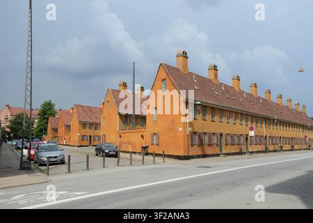 Denmark, Copenhagen Nyboder in Copenhagen is a historic district featuring long rows of distinctive, yellow-painted terraced houses originally commiss Stock Photo