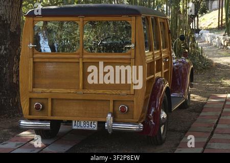 Rear view of a vintage woody wagon parked on a pathway, 1952 Ford V8 Pilot Stock Photo
