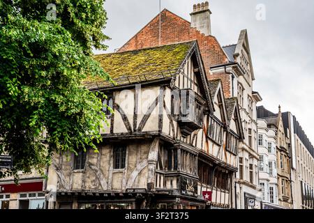 Historic Tudor timber-framed building on Cornmarket Street, now a hat shop, dating from the 15th–16th centuries, Oxford, England, United Kingdom Stock Photo
