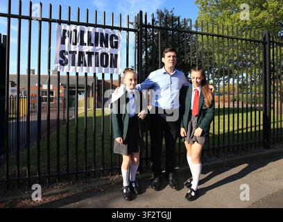 File photo dated 04/05/17 of Labour candidate Andy Burnham arrives with his daughters, Annie (left) and Rosie, at a polling station in Golborne to cast his vote in the Mayor of Greater Manchester election. King Charles III will hold an audience with new Labour Party leader Andy Burnham, where he will invite him to become Prime Minister and form a new government. Issue date: Monday July 20, 2026. Stock Photo
