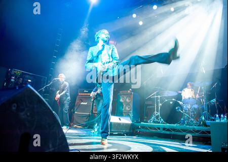 Jarvis Cocker, lead singer of the English alternative rock band Pulp, performing live on stage Stock Photo