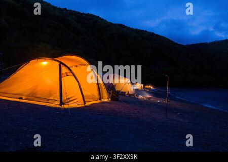 Koan Camping Ground, situated on the shores of Lake Motosu in Yamanashi Prefecture, offers a tranquil setting for lakeside camping. The campground fea Stock Photo