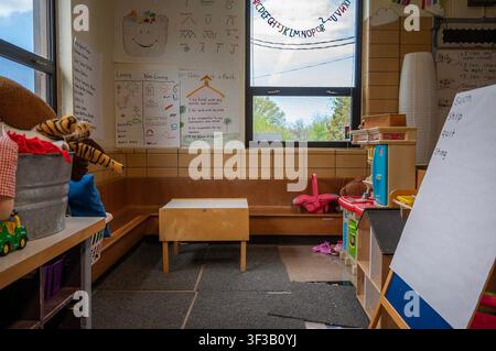 Kansas City, United States. 22nd July, 2026. Built-in wooden benches line a wall inside a kindergarten classroom at Eugene Ware Elementary School in Kansas City, Kansas, on April 16, 2024. The classroom features alphabet banners, educational posters on living and non-living things, classroom rules, and a play area with stuffed animals and toy furniture. (Photo by Emily Curiel/The Kansas City Star/TNS/Sipa USA) Credit: Sipa USA/Ģ����ý Live News Stock Photo