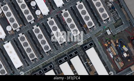 Aerial view of a large-scale data center facility and expansion site in East London. Highlights high density server housing, renewable energy infrastr Stock Photo