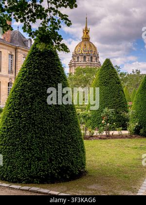 The golden dome of Hôtel national des Invalides,from the sculpture garden at The Musée Rodin ,Paris ,France Stock Photo