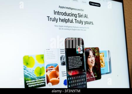 Mexico city, mexico, 06 08 2026, iphone displaying apple intelligence siri ai interface with a website showcasing features Stock Photo
