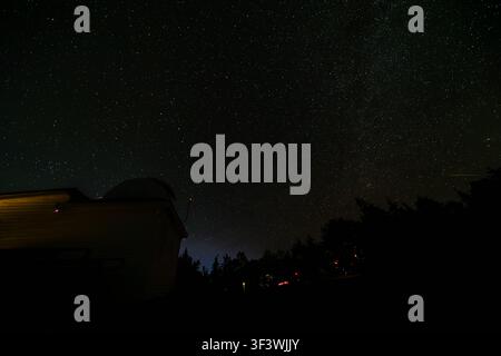 A starry sky above the dome of the Deep Sky Eye Observatory on Frotten Road in the Municipality of Argyle, Nova Scotia, Canada, with a faint band of the Milky Way visible. Argyle Municipal, Nova Scotia, Canada Stock Photo