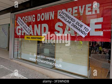 Hancock & Wood final closing down sale, Bridge St , Warrington - the end for retail Stock Photo