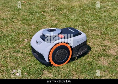 Smart home automation and robotic lawn care Segway NaviMow robot mower, on green grass modern technology for garden maintenance, Autonomous cutting de Stock Photo