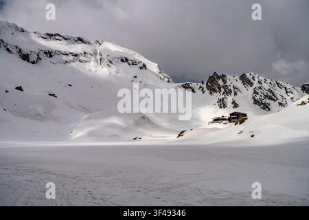 The snow-covered glacial lake Balea in the Fagaras Mountains, Southern Carpathians, Transylvania, Romania Stock Photo