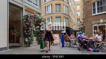 London - 07 21 2022: Floral Street floral storefront with brick façades and outdoor seating. Narrow urban street with brick façades and modern storefr Stock Photo