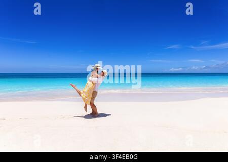 Happy couple in love is hugging on a beautiful, tropical beach in the Caribbean Stock Photo