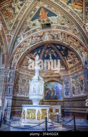 Sienna Tuscany, Italy. 29th July, 2026. Each segment of the vault contains the depiction of one Article and is accompanied by an apostle in the bottom right-hand corner and a prophet in the bottom left-hand corner, identified by the inscription in the scroll that each figure holds in his hand.Paul Quezada-Ndeiman/Ģ����ý Live New Credit: Paul Quezada-Neiman/Ģ����ý Live News Stock Photo