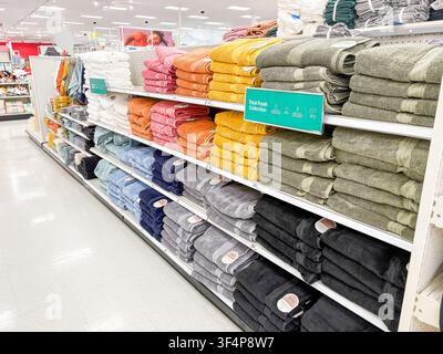 Shelves in a retail store filled with neatly folded colorful bath towels. - 07.05.2026, Auburn WA, USA. Stock Photo