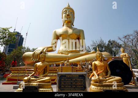Wat Phra Yai. Seated in the bhumisparsha mudra, the Great Golden Buddha stands 18 meters tall. Pattaya, Thailand. Stock Photo