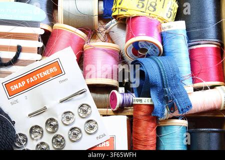 Box of colourful cotton reels and sewing ephemera Stock Photo