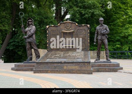 LIPETSK, RUSSIA - JULY 17, 2026: Sculptural composition in honor of the formation of the Lipetsk region. Fragment of the monument to the founders and Stock Photo