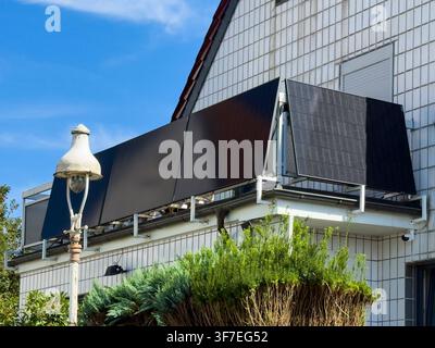 Mehrere Solarpanele an einem Balkon in Wuppertal, Deutschland *** Several solar panels on a balcony in Wuppertal, Germany Stock Photo