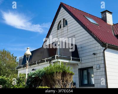 Mehrere Solarpanele an einem Balkon in Wuppertal, Deutschland *** Several solar panels on a balcony in Wuppertal, Germany Stock Photo